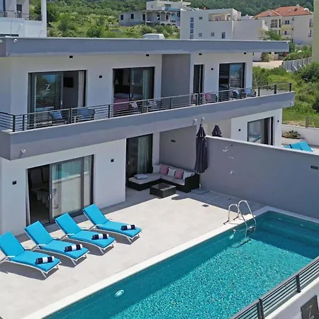 3 Bedroom Awesome In Makarska