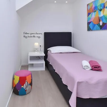 3 Bedroom Awesome In *