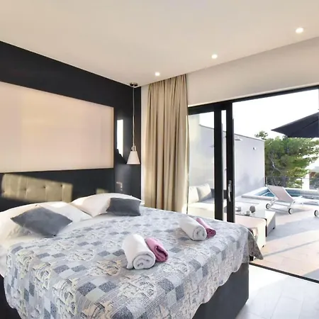 3 Bedroom Awesome In * Makarská